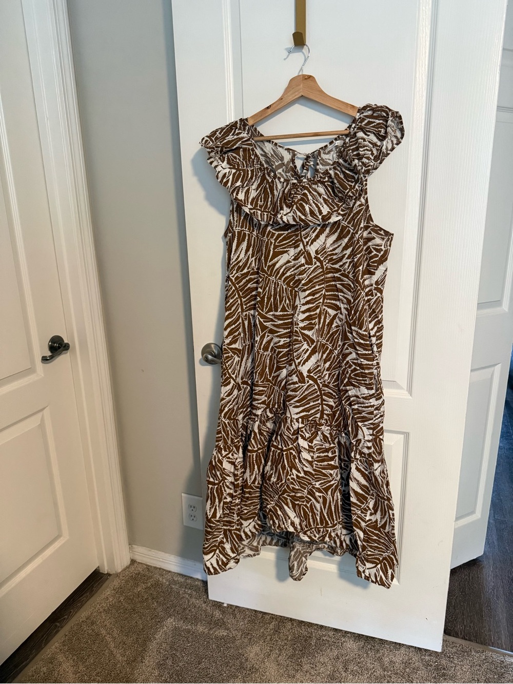 Brown and White Leaf-Print Ruffle Neck Women's Dress